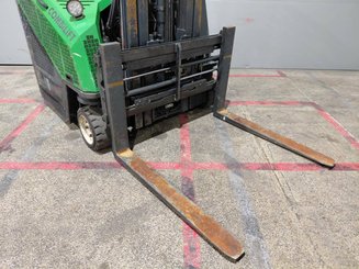 Четырехходовый вилочный погрузчик Combilift COMBI CB2500